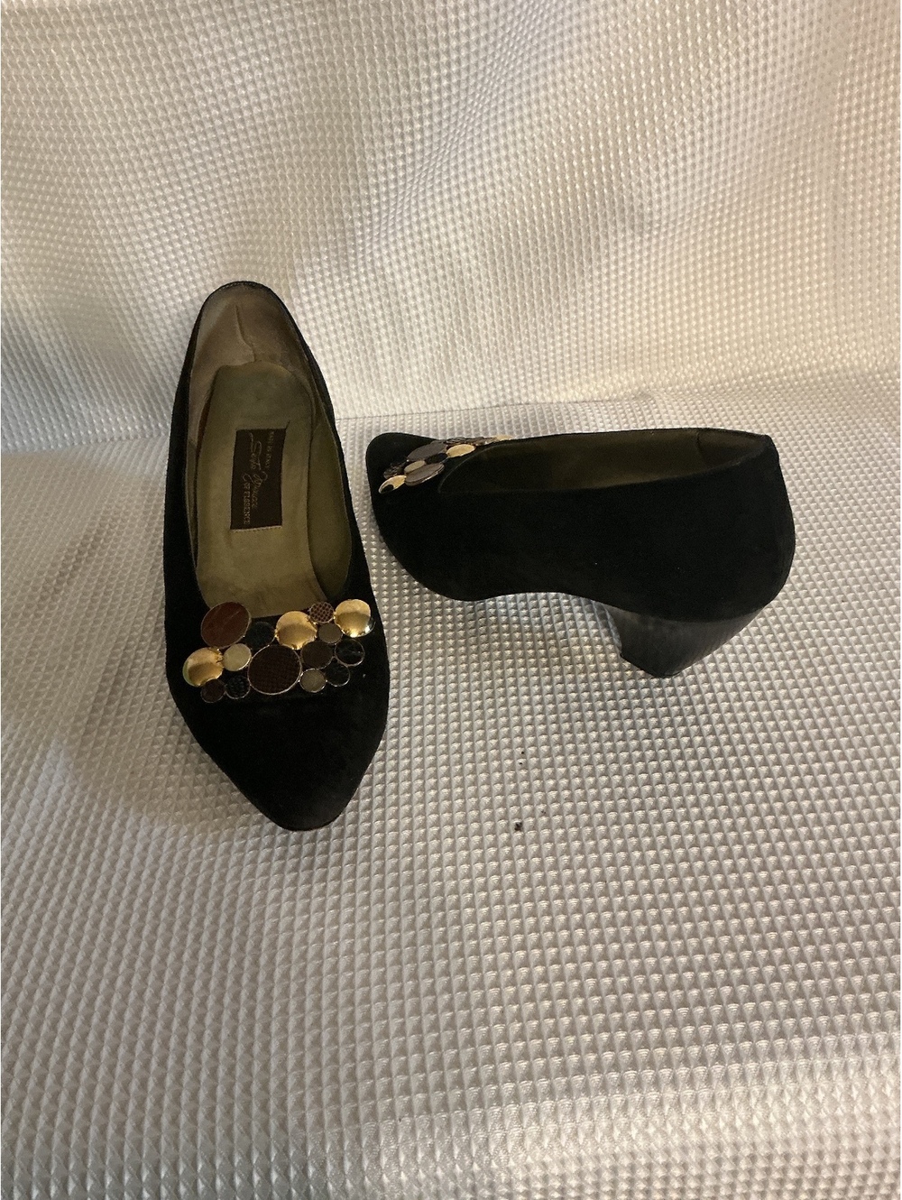 VGE Sesto Meucci Black Suede Curved Block Heel Pumps Gold Coin Accents Italy 7M